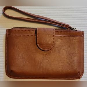 NWOT Universal Threads Carmel Wristlet